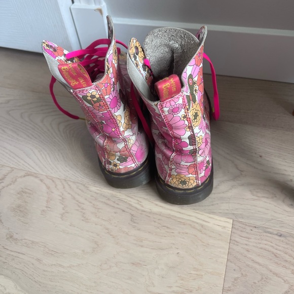 RARE FIND Dr Marten Pascal Floral - Picture 10 of 12